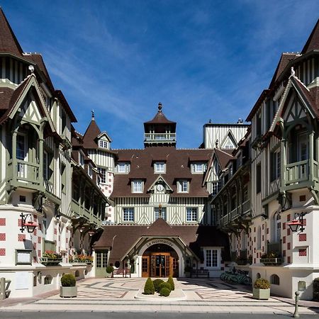 Hotel Barriere Le Normandy Довіль Екстер'єр фото