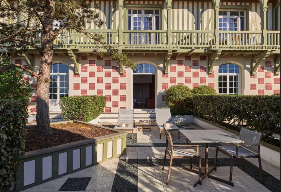 Hotel Barriere Le Normandy Довіль Екстер'єр фото